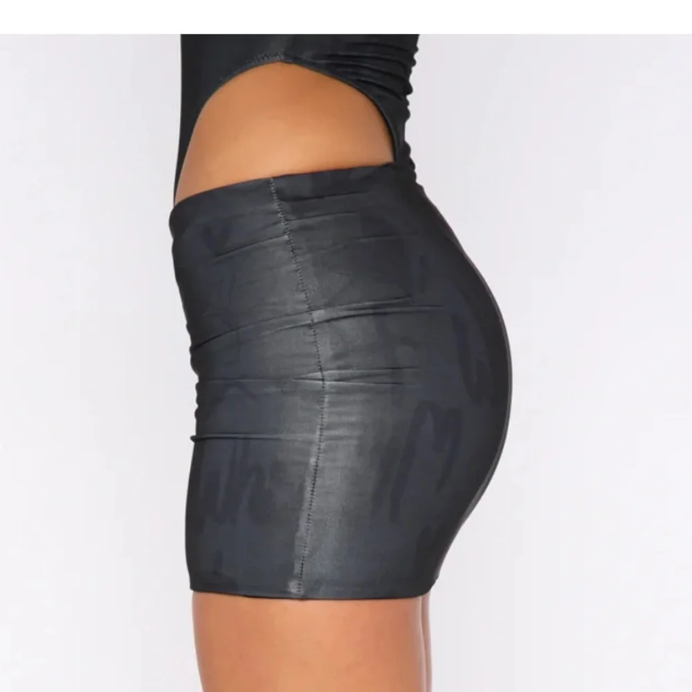White Fox boutique Best Wishes Mini Skirt Charcoal Sketch NWT XS - Picture 3 of 8